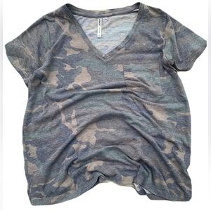 💛 Trescics Camo Print V-Neck Tee with Pocket - Size S